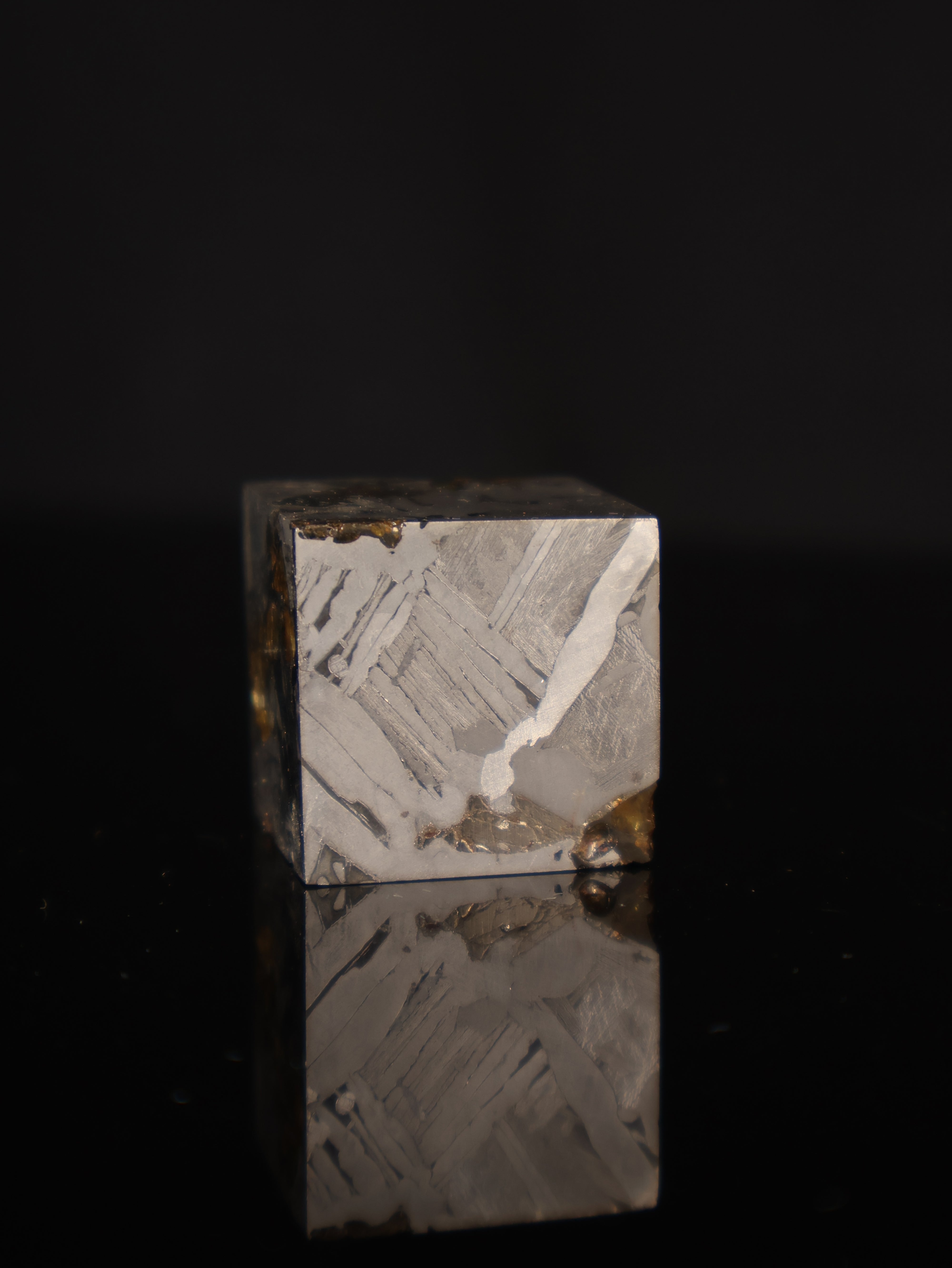 Seymchan meteorite cube, Pallasite from Russia.