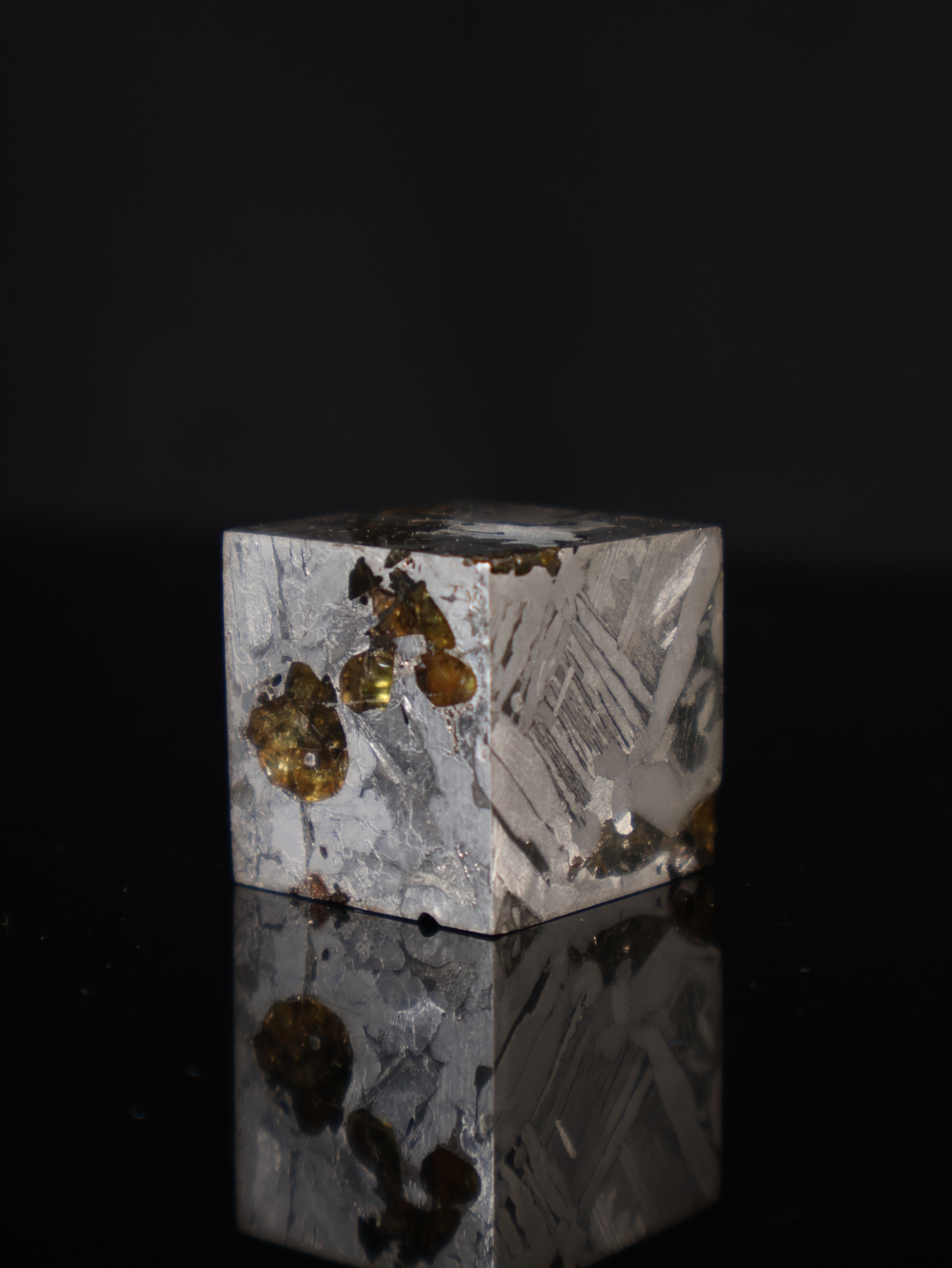 Seymchan meteorite cube, Pallasite from Russia.