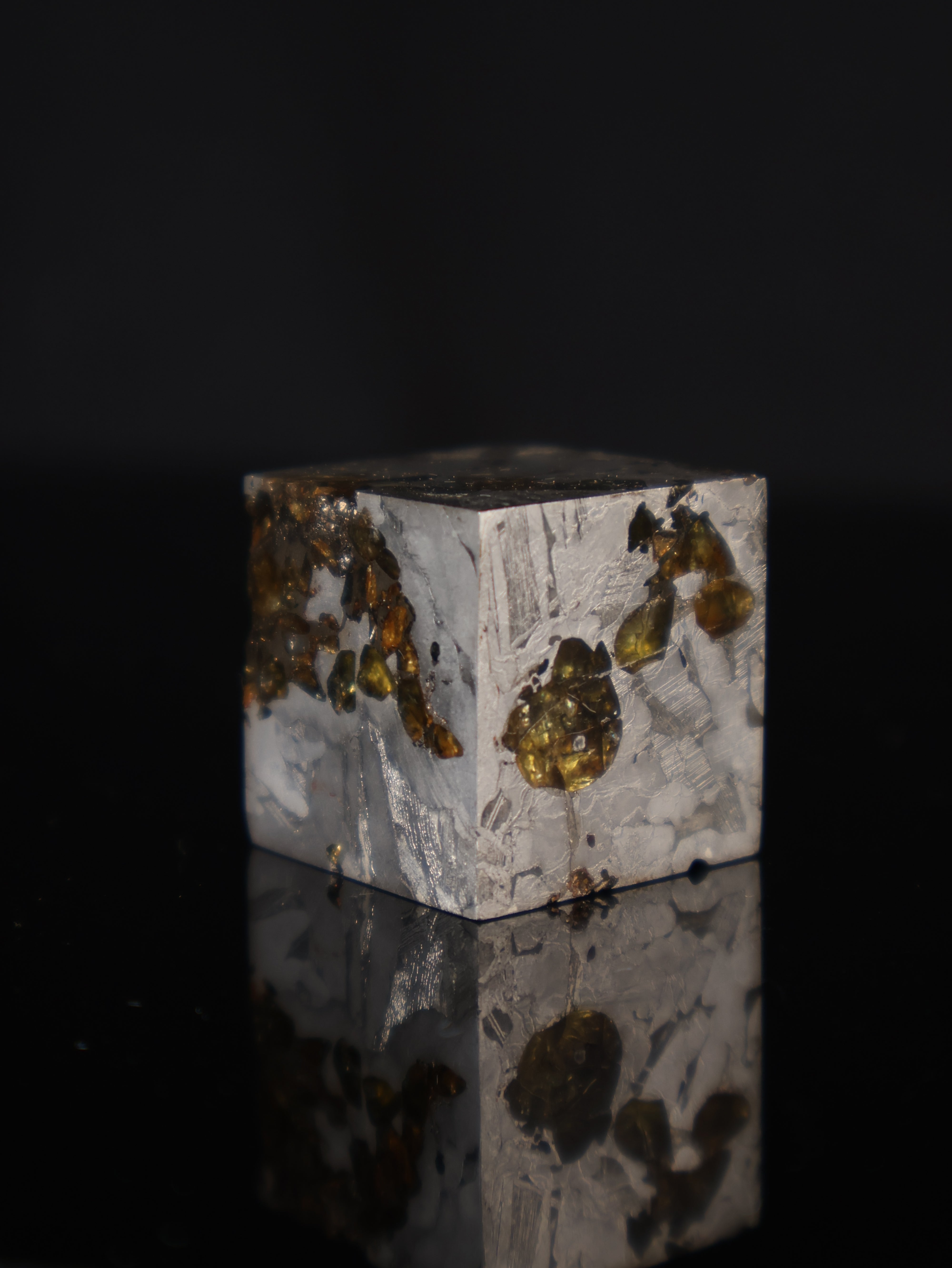 Seymchan meteorite cube, Pallasite from Russia.