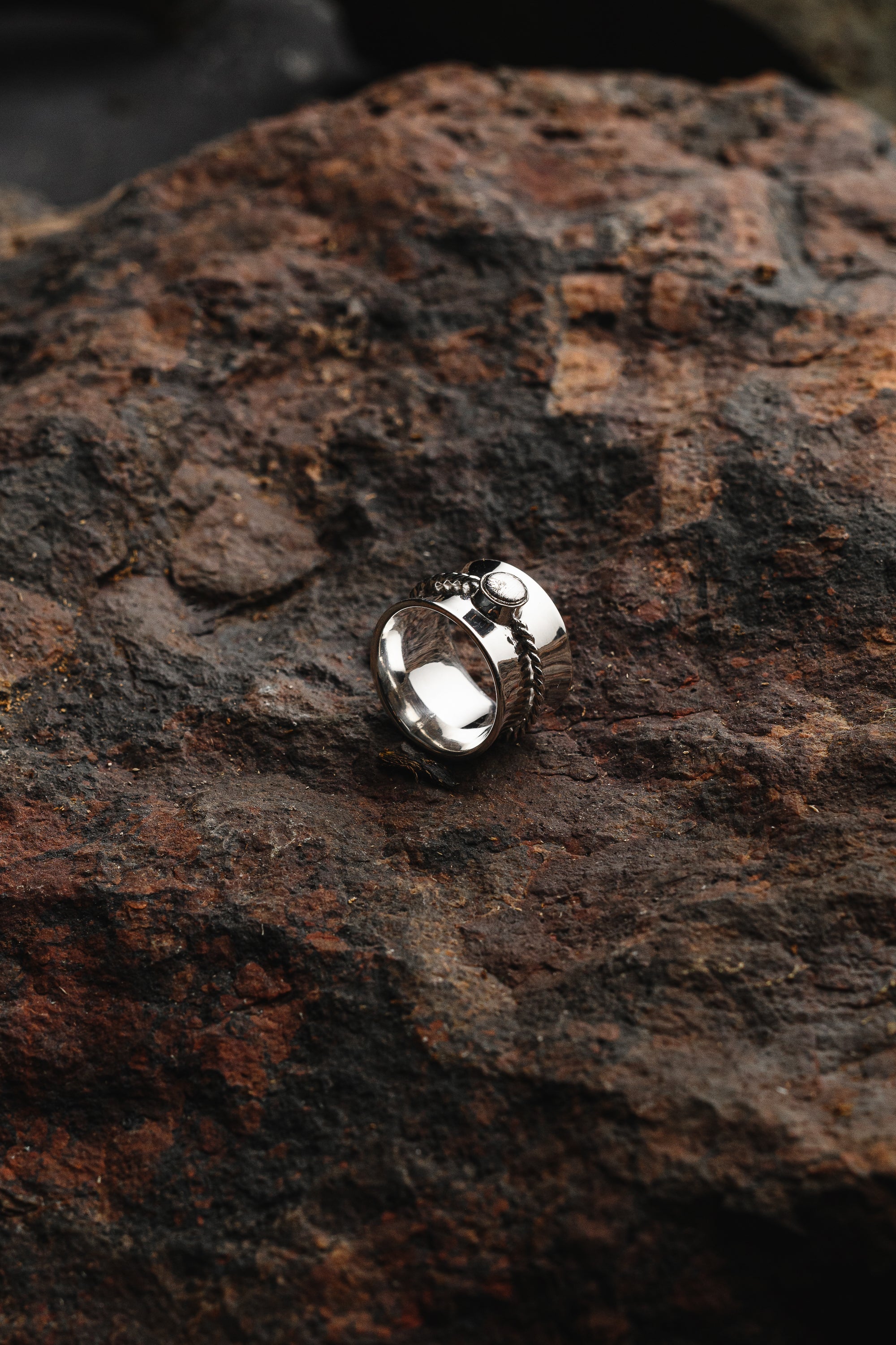 Muonionalusta meteorite Balinese ring with Silver 925