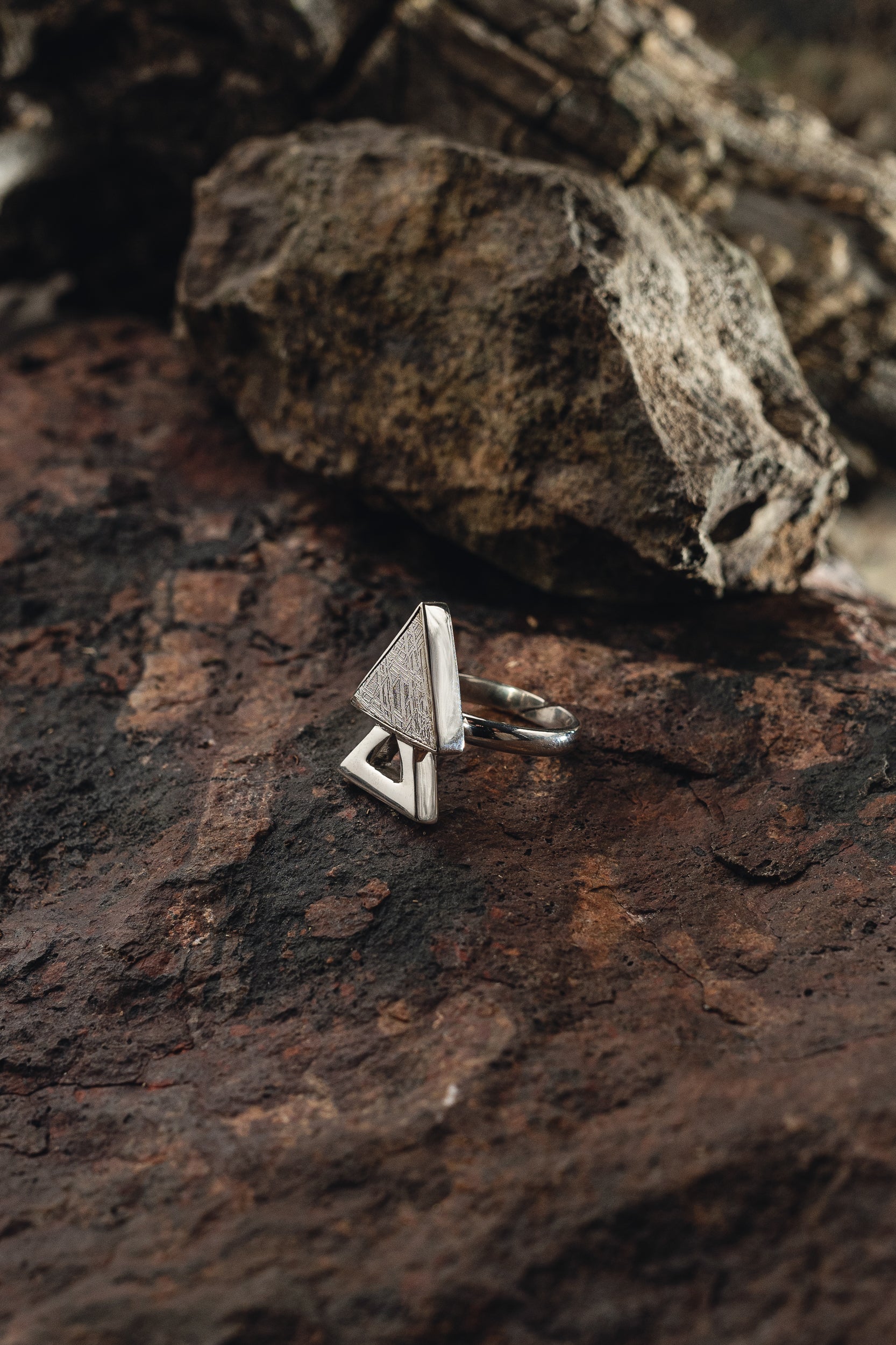 Muonionalusta meteorite ring, with silver setting. Genuine meteorite with beautiful structure. Authentic meteorite jewelry